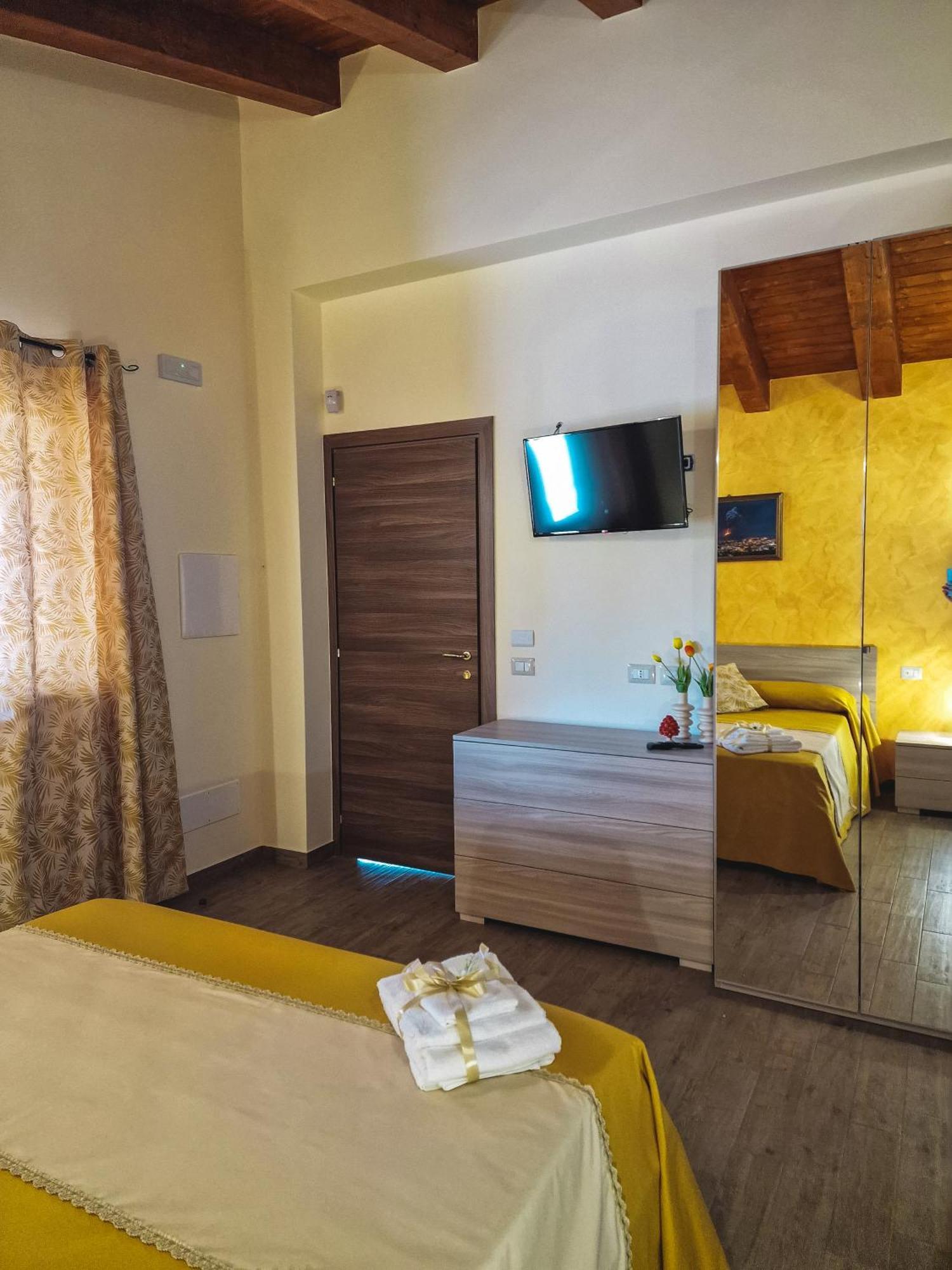 Agriturismo Bella Vista - Da Carmelo سانتا تيريزا دي ريفا الغرفة الصورة