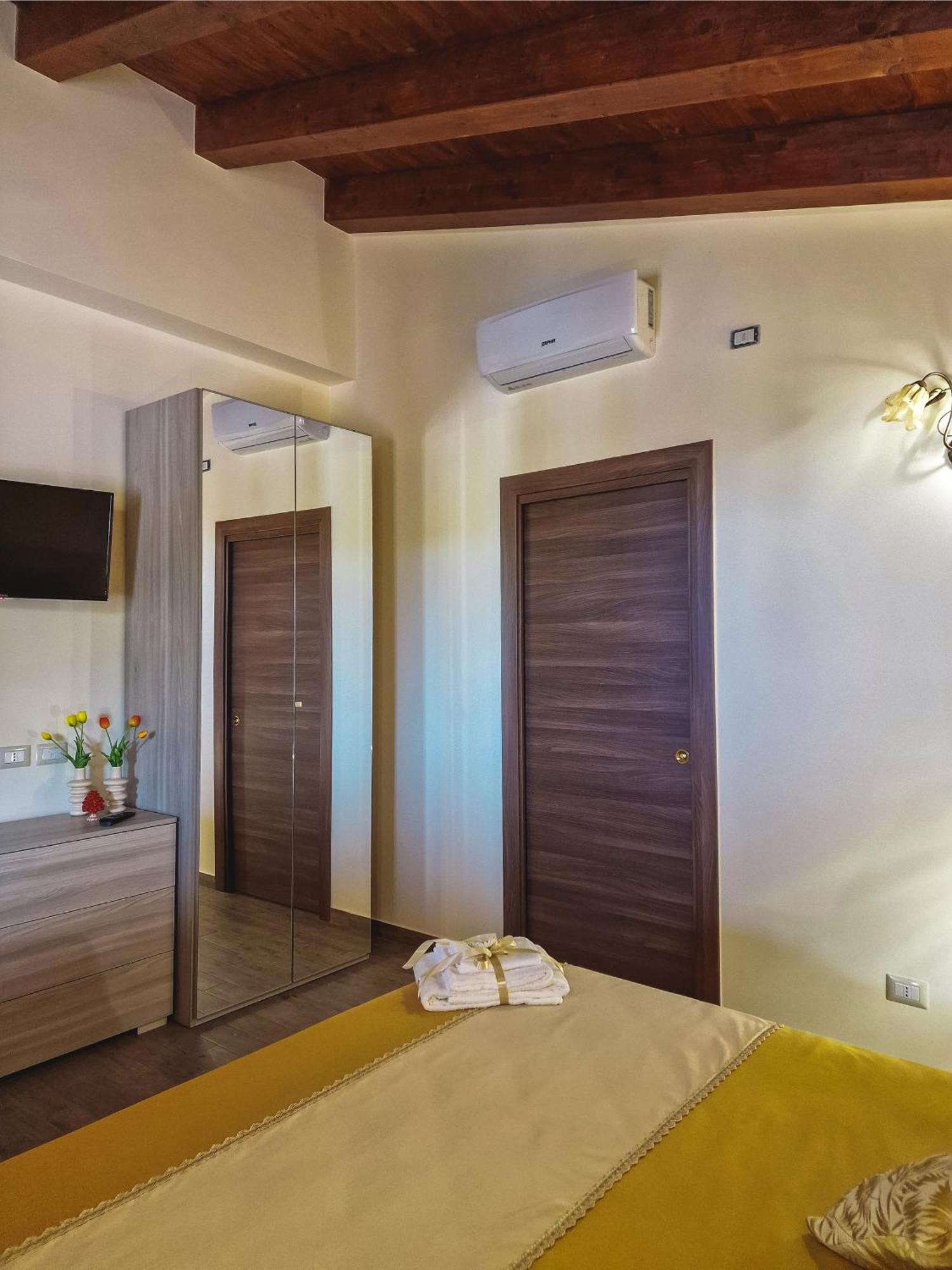 Agriturismo Bella Vista - Da Carmelo سانتا تيريزا دي ريفا الغرفة الصورة